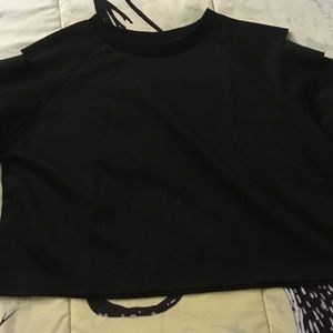 Black long-sleeve crop top
